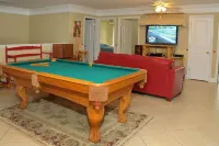 This is it! Spacious Luxury 8 Bedroom Villa, Pool, Hs Internet