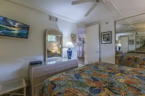 Oceanfront, adjacent to North Ka'anapali Beach, Central A/C! Newly reduced rates