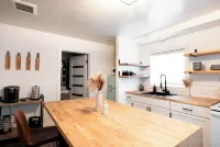 Bridge St Beauty, Brunch & Bars [2 Beds 1 Bath] 大急流城住宿飯店