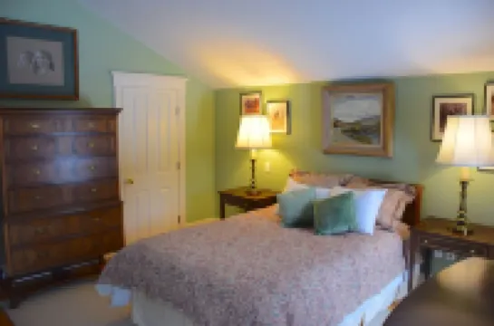 Elegant Mountain Retreat For All Seasons