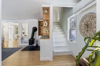 Kennebunk 5 Bedroom 3.5 Bathroom Cottage and Bunkhouse— Walk to Beach and Town!