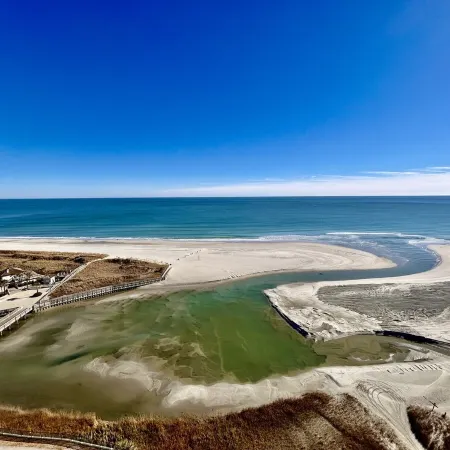 2BR/2BA 15th Floor Penthouse, 10ft Ceilings -this view is out of this world!!