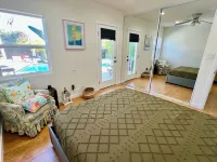 Villa La Verde -Remodeled 4BR Villa, Pool & Guesthouse in Los Angeles