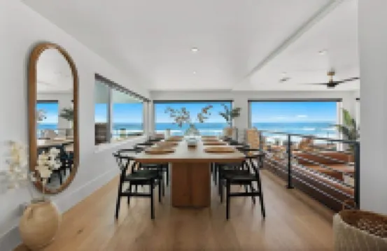 BEACH FRONT BOHO DREAM. Walk to Everything -Great for large Parties LOWER UNIT