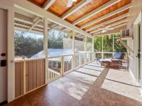 Tropical, Hawaiian-style A-frame Home ハワイアン・パラダイス・パークのホテル