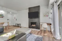 Cozy 1-BR home w free shuttles, hot tub, fireplace!