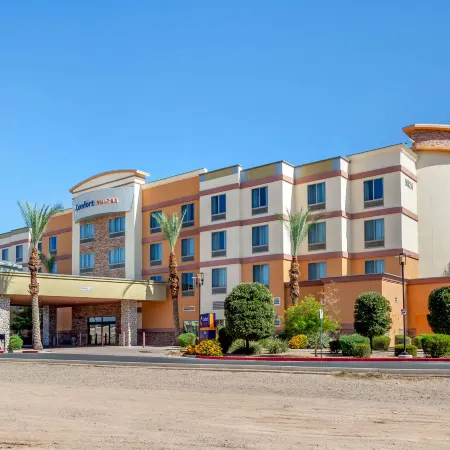 Comfort Suites Glendale - State Farm Stadium Area