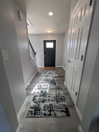 cul-de-sec home 4BR 3.5 Baths Sleeps 7 Jacuzzi tub