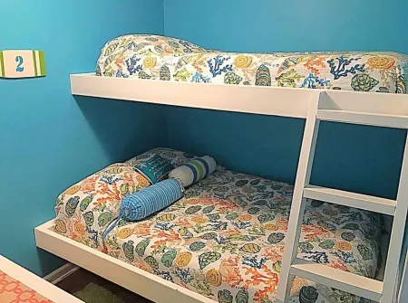 Garden City beach condo steps from the ocean and Garden City Pier! Отели рядом с достопримечательностью «TPC Myrtle Beach»