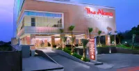 The Alana Hotel & Convention Center Solo by Aston Hotel dekat Waduk Lalung