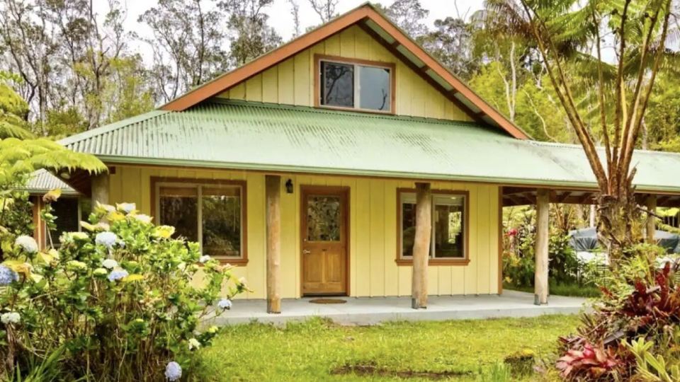 Tranquil Volcano Retreat with Rainforest Views