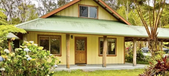 Tranquil Volcano Retreat with Rainforest Views ボルケーノのホテル