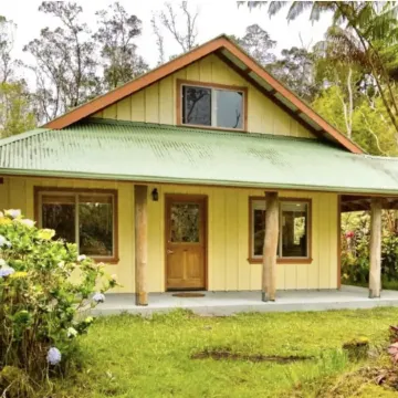 Tranquil Volcano Retreat with Rainforest Views