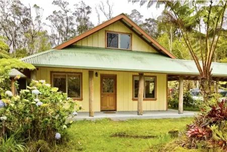 Tranquil Volcano Retreat with Rainforest Views