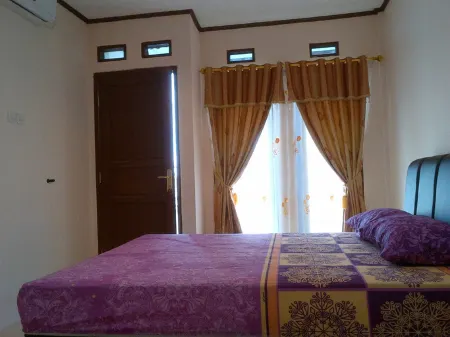 Charlie Homestay Pulau Tidung Отели в г. Округ Тысячи Островов