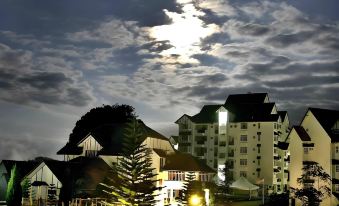 B821 Silverpark Resort@2R walk down 8 step