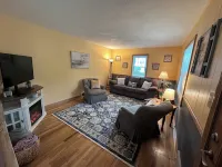 Charming 3-bedroom house with WiFi and AC in Erie