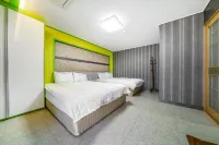 Geoje Island Jangmok Hawaii Pension (Caravan) - Pet-friendly