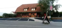Chambres Thirion Hotel dekat Cigoland - Parc des Cigognes et Attractions