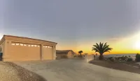 Havaview a 3-bedroom house with WiFi, AC in superb Lake Havasu City
