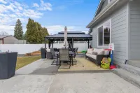 Quiet Modern House Close to Downtown