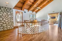 Treetop Haven - Indoor Jacuzzi & Hockey Table - Pet-friendly