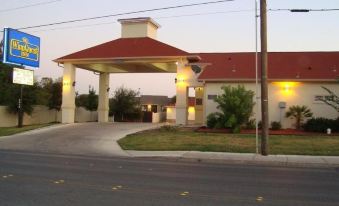 Winnquest Inn Near Ft. Sam Houston