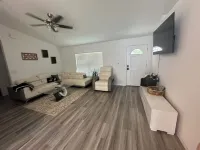 Charming 3-bedroom house in serene Eustis with POOL! Mins to Downtown MT. DORA. Hotel a Eustis