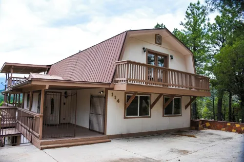 Panoramic view of Sierra Blanca and a few minutes from downtown Ruidoso.