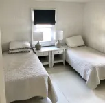 Renovated cottage 1 mile to beach in Chatham!