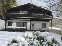 Vacation Home "Vier Jahreszeiten" - Comfort House for 6-8 Guests - 3 Rooms, 3 Bathrooms