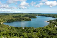 WOW View! Waterfront Cottage. Private Beach, King Bed, Full Kitchen. Relax&Enjoy