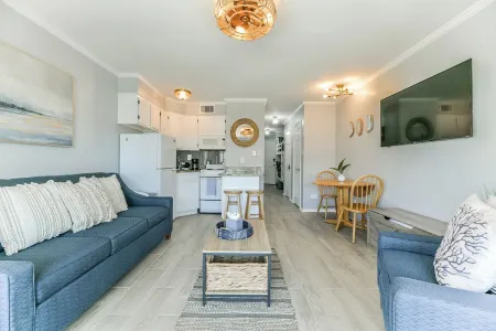 La CaSEAta - Beachfront Condo Отели рядом с достопримечательностью «Муди Гарденс»