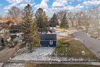 Charming 2-bedroom cottage in delightful Willmar with WiFi, AC