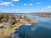 Pet Friendly Lake Cottage w/Fireplace & Fire Pit W/D Hotel a Southeast