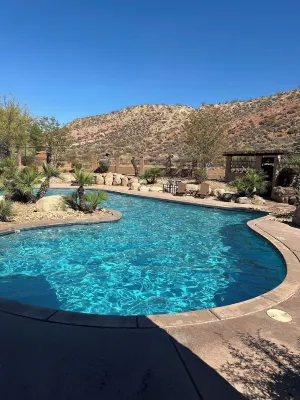 Charming 3-bedroom condo with AC, WiFi, pools, pickleball courts and more!