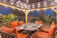 ~The Hummingbird House~  Sauna, Two King Beds, Mountain Views!