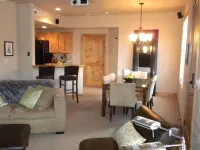 Luxury Townhouse with HD 4k Projector Home Theater Hotels in Snyderville