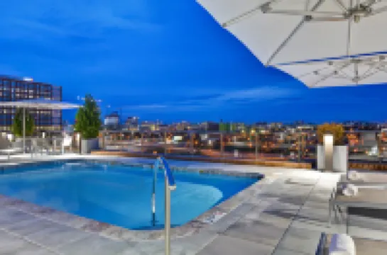 Hampton Inn & Suites Nashville Downtown Capitol View