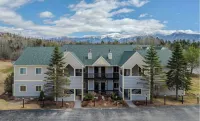 Bretton Woods Condo- cozy fireplace and private deck, relaxing yet near it all!