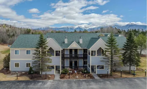 Bretton Woods Condo- cozy fireplace and private deck, relaxing yet near it all! Hotels in Carroll