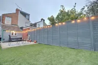 사우스시의 4베드룸 겟어웨이, 개인 마당 있음