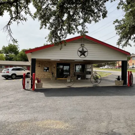Glen Rose Inn and Suites