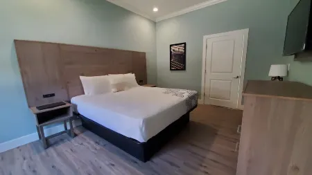 Crestridge Inn Отели рядом с достопримечательностью «Inglewood Park Maintenance»