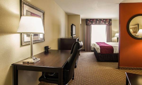 Comfort Suites Bloomington I-55 and I-74