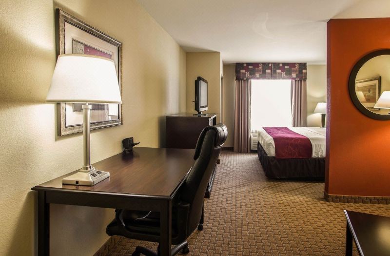 Comfort Suites Bloomington I-55 and I-74