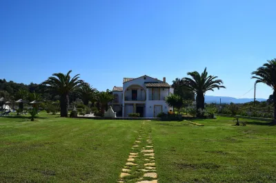 S&C Kosmos Beach Resort فنادق في Esperii