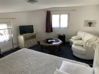 Le Melchior Hotels in Rauzan