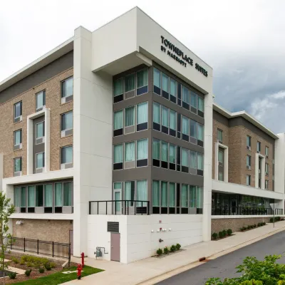 TownePlace Suites Asheville Downtown Hotele w pobliżu Biltmore Industries Homespun Museum