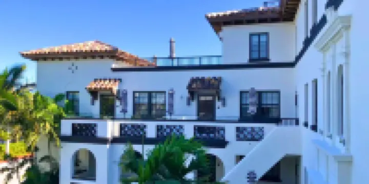 White Elephant Palm Beach Hotels near Mar-a-Lago Club